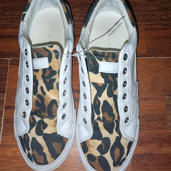 Ladies guess sneakers size 7 - Picture 3 of 6